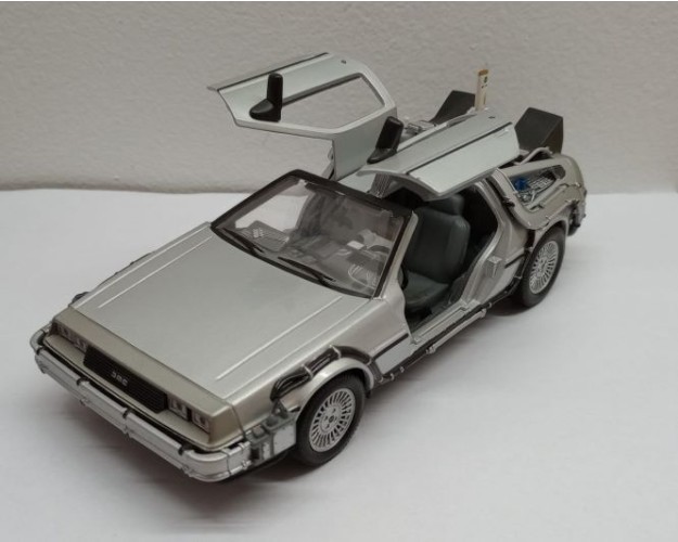 DE LOREAN TIME MACHINE - BACK TO THE FUTURE II