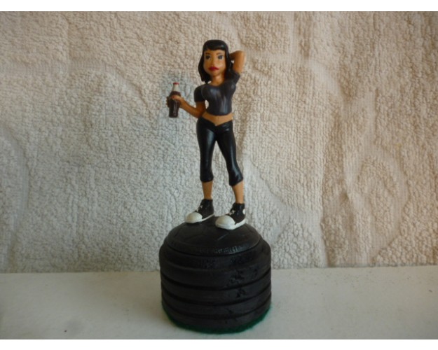 FIGURA FEMENINA DE VINILO 70mm