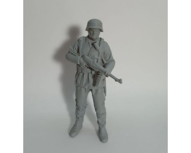 SOLDADO ALEMÁN CON MP40 - 120mm