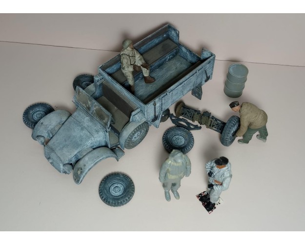 DIORAMA: Krupp Protze + 4 figuras + 1 tambor