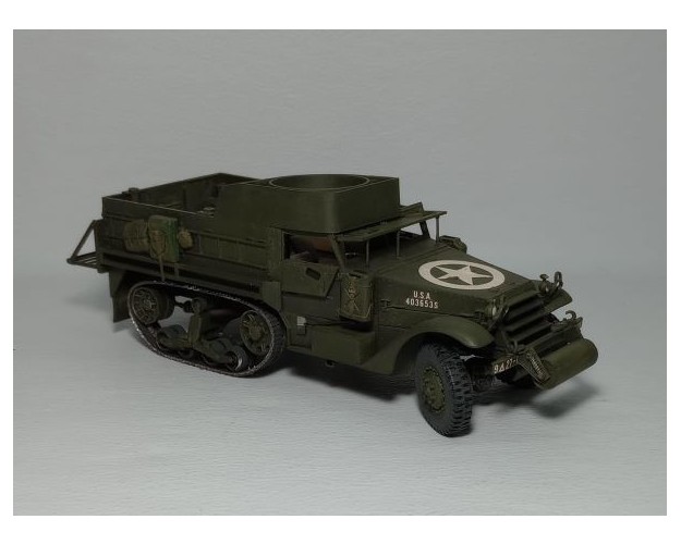 U.S.ARMORED PERSONNEL CARRIER M3A2 HALF TRACK + 13 FIGURAS