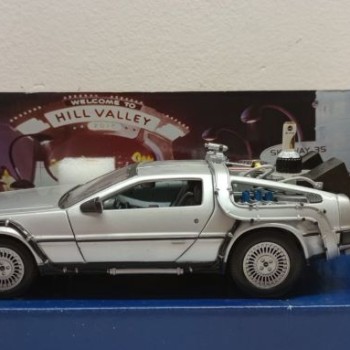 DE LOREAN TIME MACHINE - BACK TO THE FUTURE II