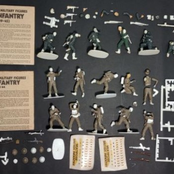 LOTE 1/32 AIRFIX: 10 SOLDADOS BRITÁNICOS + 5 SOLDADOS ALEMANES (SEMIARMADOS)